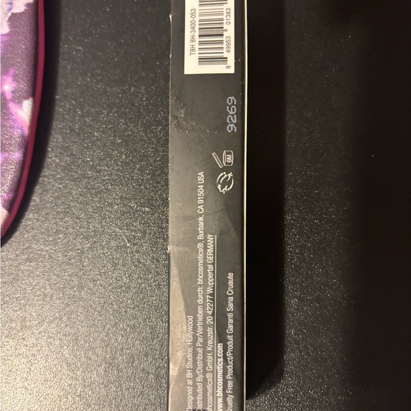 Makeup Lot (Small Makeup Bag with 4 items) - Picture 3 of 7